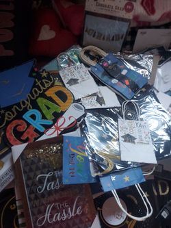 GRADUATION PARTY ITEMS EVERYTHING YOU NEED FOR A PARTY OVER 100 ITEMS  ALL FOR $75.00 OR BEST OFFER
