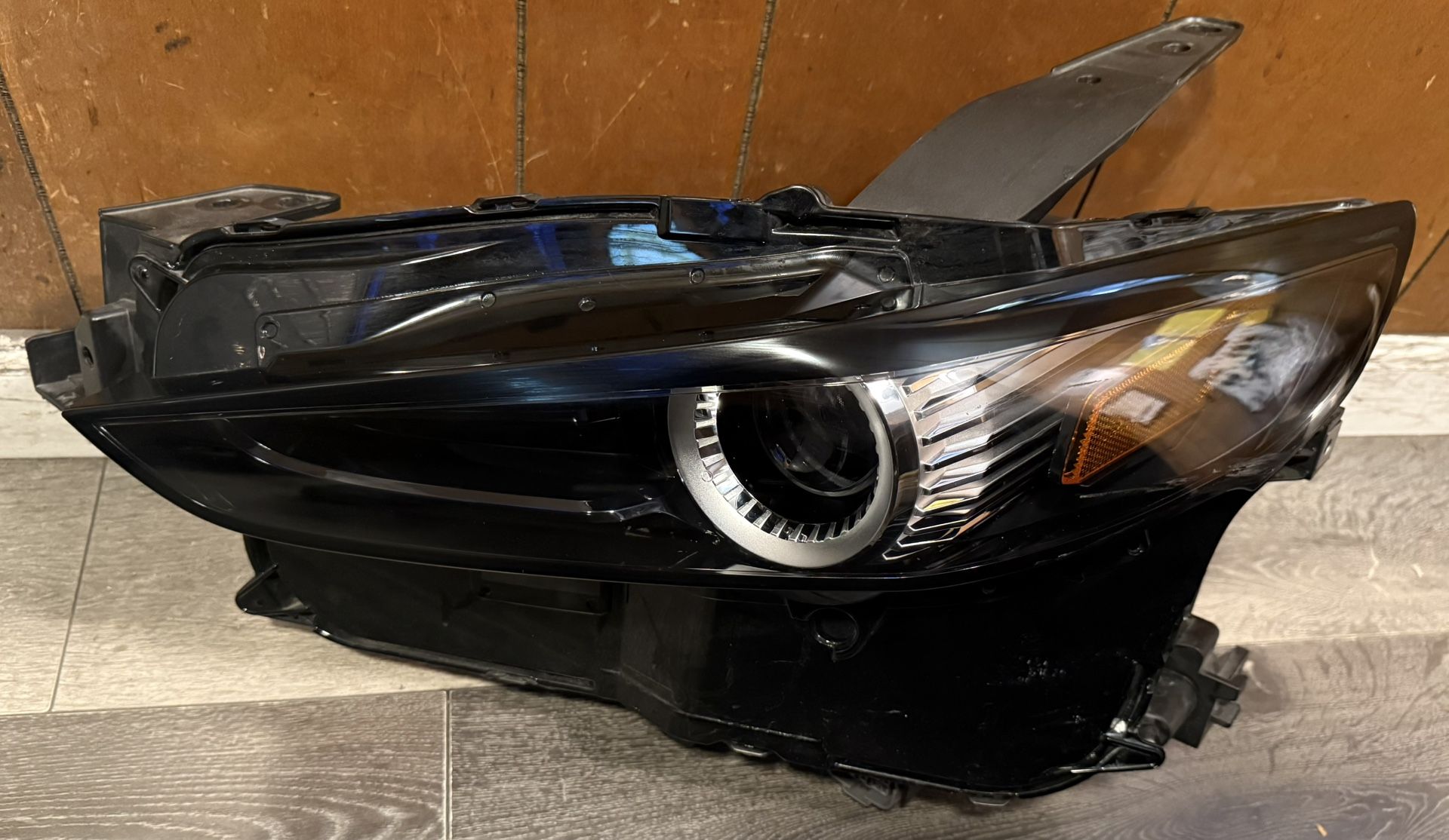 2023 Mazda CX30 Left side headlight 