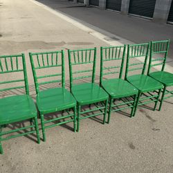 6 Wood Green Chairs Scratch But Good/ 6 Sillas De Madera Verde Buena  