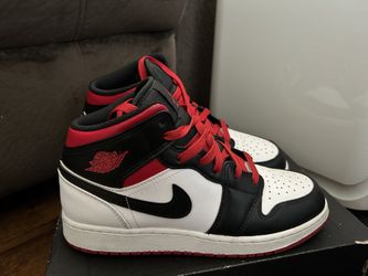 Air Jordan’s 1 MID
