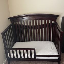 Sorelle Convertible Crib, Dresser & Glider with Ottoman