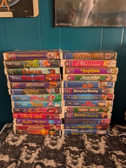 Disney & Family VHS Clamshell Lot (28 Tapes)
