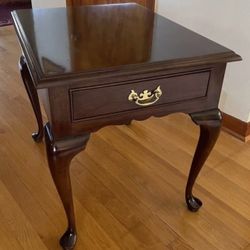 2 Thomasville Mahogany Georgian End Tables – Solid & Elegant