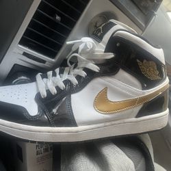 like new mens jordans classics most of them dead stock  good condition  $250  for  all or$80 per pair