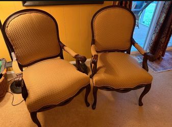 🛋️ Beautiful Vintage Living Room Set – $600 OBO! 🛋️