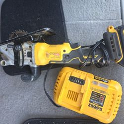 Dewalt 20v Small Circular Saw Battery And Fast Charger