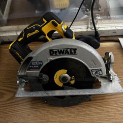 DEWALT 20V MAX  7-1/4” CIRCULAR SAW