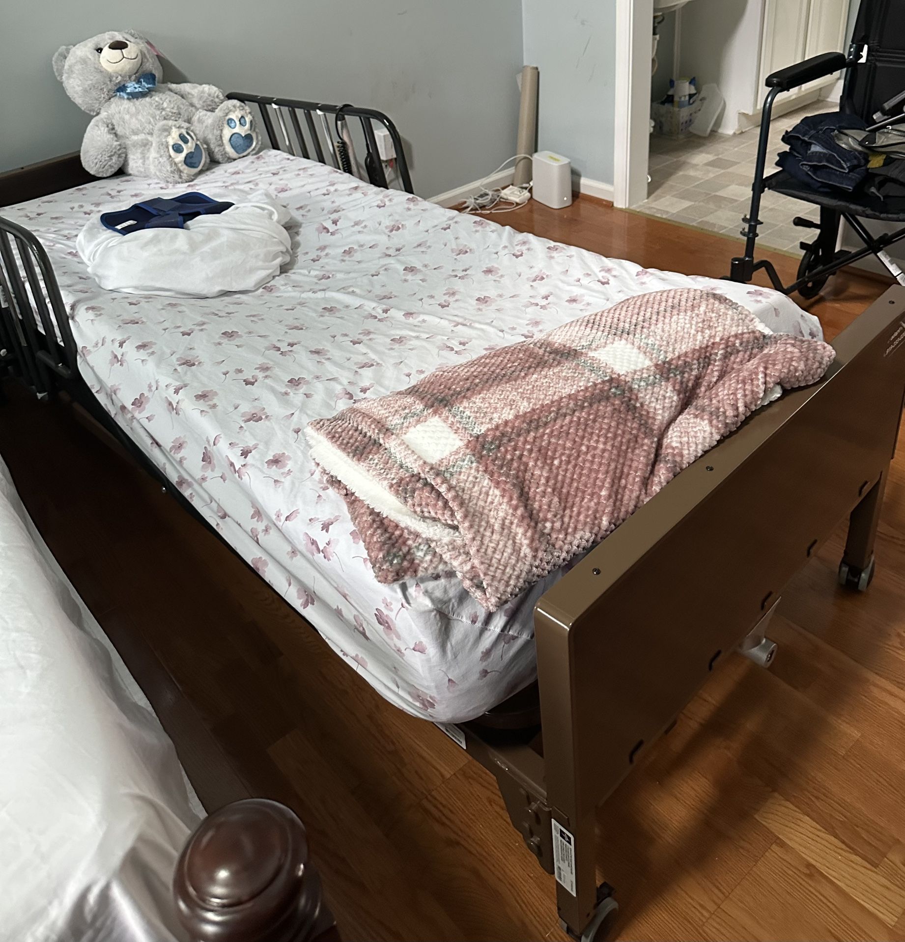 Medline Full Electric Hospital Bed (Twin)