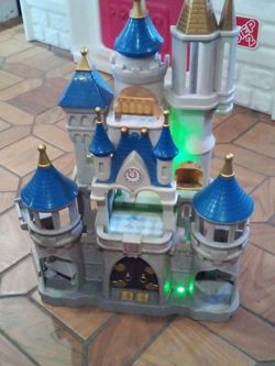 Disney Casttle With Light & Music Plus All The Princess. Like New Condition