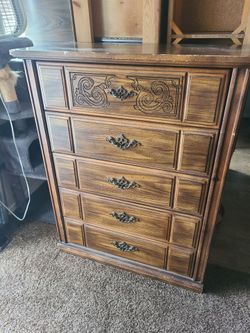 5 Drawer Standing Dresser