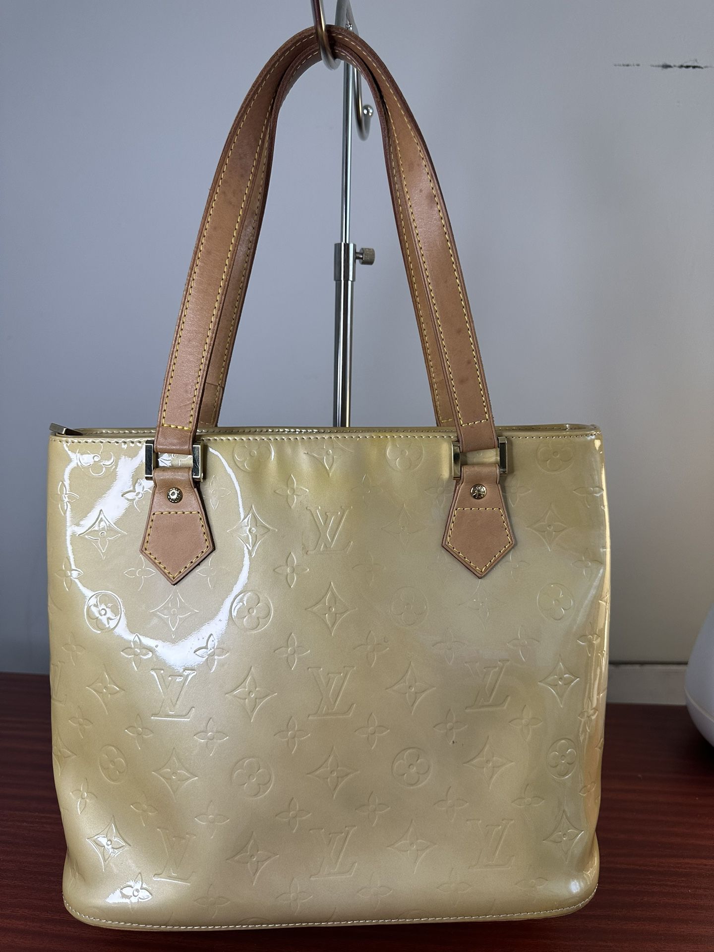 Authentic Louis Vuitton Vernis Houston *flawed* for Sale in Salem, OR -  OfferUp
