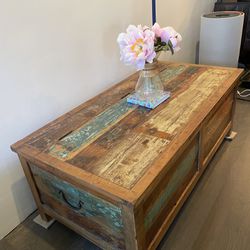 Lift Top Coffee Table With Storage/ Trunk