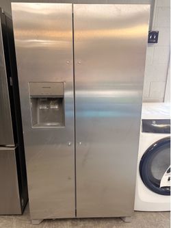 Side by side refrigerator LAST CHANCE SALE