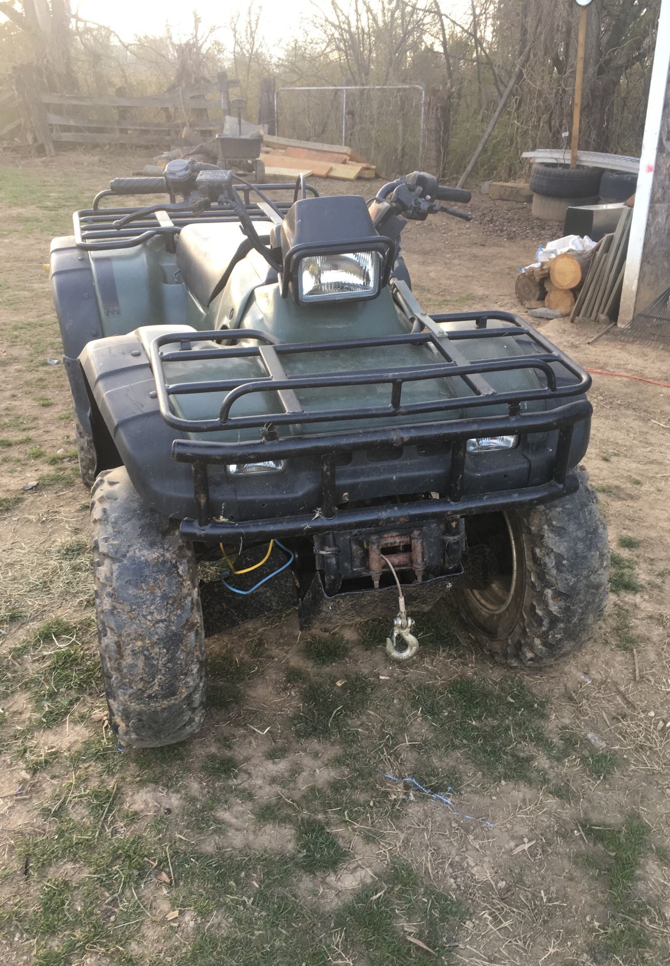 Honda four wheeler esp 1998 trx450 4x4 .READ DESCRIPTION