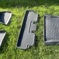 Floor mats and trunk mat - 2023 Tesla Model 3