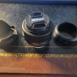 Nikkon DX AF-S Nikkor 35mm 1:1.8G Lense