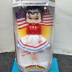 VINTAGE Betty Boop 1998 Collectable Fashion Doll Patriotic USA The Boop-oop-a-doop girl doll stand included