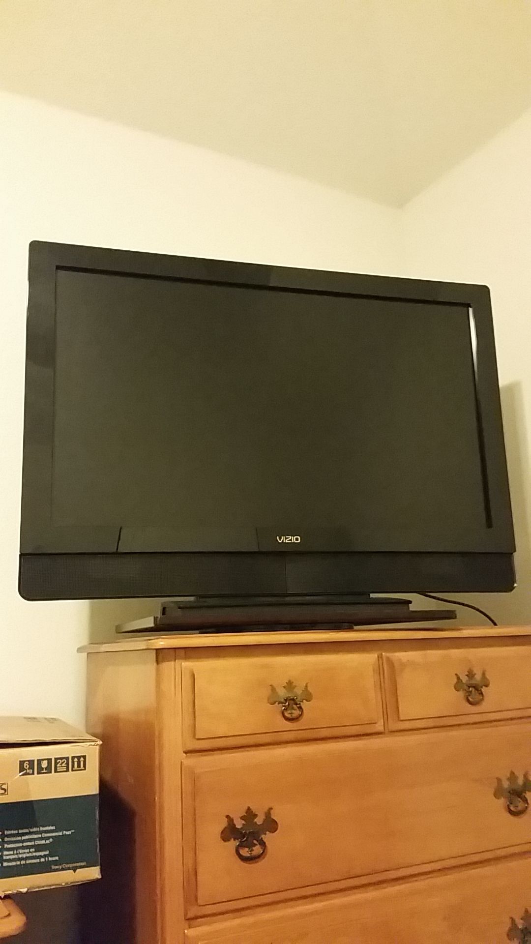 VIZIO VW37L 40A LCD HDTV