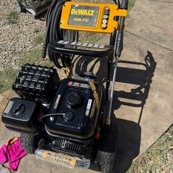 DEWALT 4400 PSI 4.0 GPM Cold Water Gas Pressure Washer