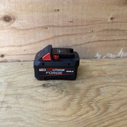 Milwaukee M18 18V Lithium-Ion REDLITHIUM FORGE XC 8.0 Ah Battery Pack