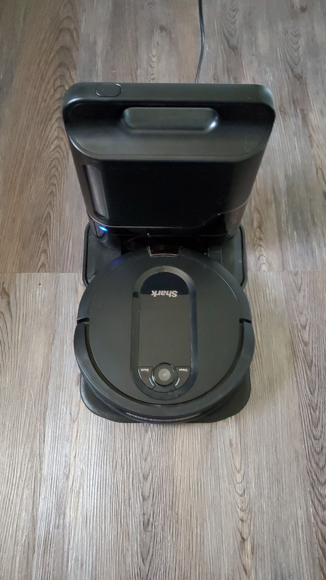 Shark IQ Robot™ Vacuum R101AEW with Self-Empty Base, Wi-Fi & Home Mapping