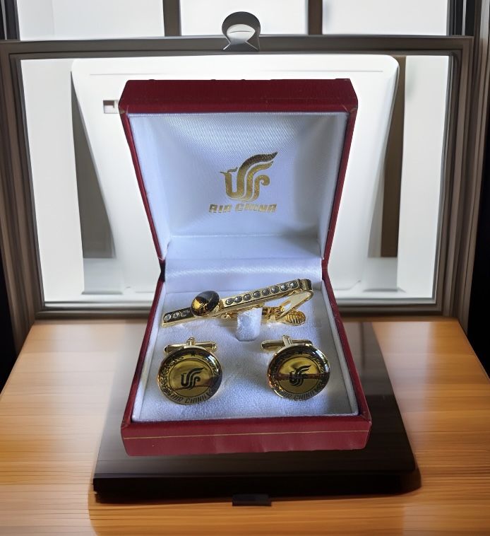 Air China Airlines Gold Tone Cufflinks Tie Clip Bar Rhinestones Box Vintage