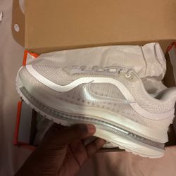 women’s nike pegasus premium SIZE 8.5 , 7 in men’s brand NEW l