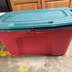2 Extra  large red and green lid storage tubs 
