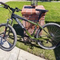Specialized Hard Rock Comp Mens Mountain Bike