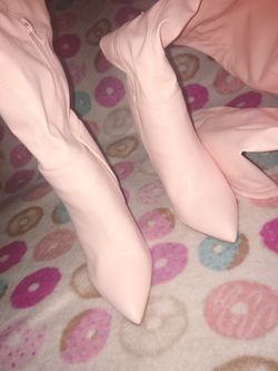 Heel boots: baby pink thigh high heels. Size: 6