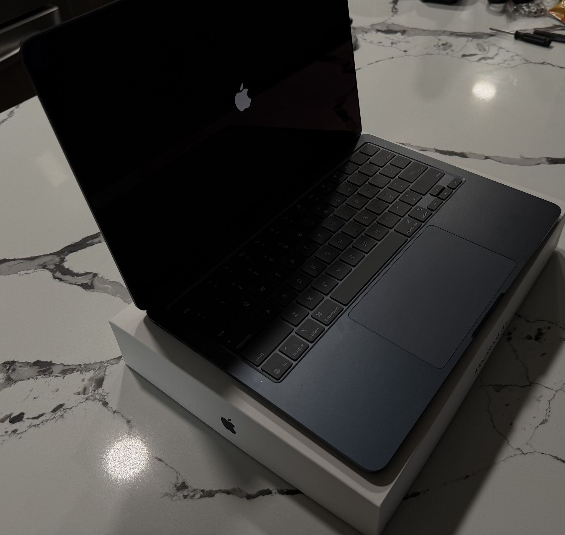 MacBook Air 13.6 Inch M4 256gb, 16GB Ram Midnight Color