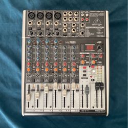 Behringer X1204usb