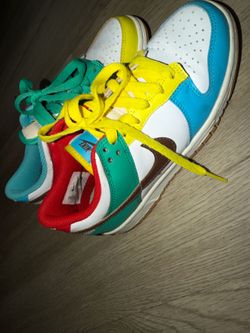 Nike Size 7 Women 5 1/2 Boys