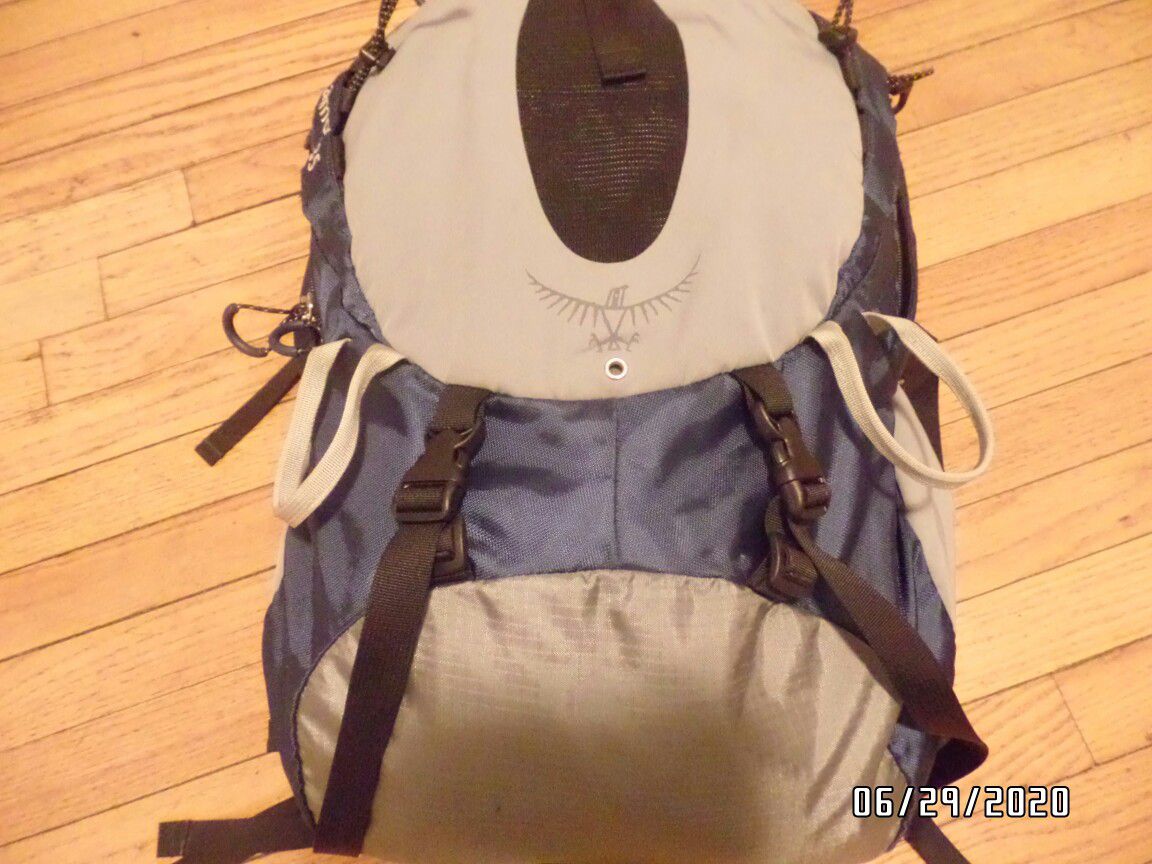 OSPREY Atmos 35 Internal Frame hiking Backpack small Black Blue Gray 35