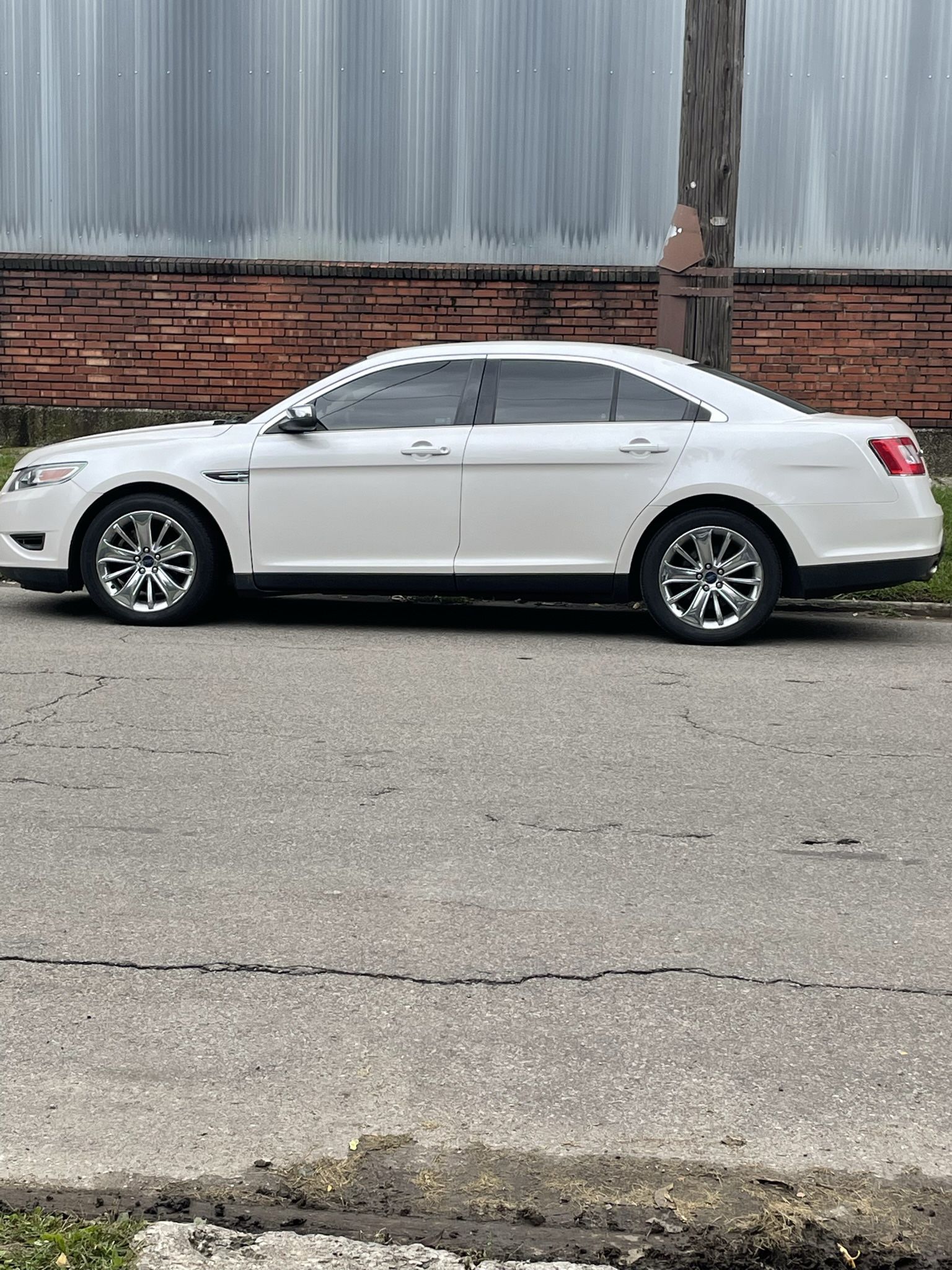 2010 Ford Taurus