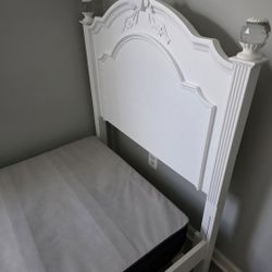 BED FRAME AND BOX SPRING  $100 GREAT CONDITION 