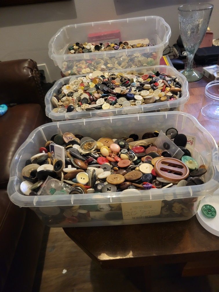 antique raw button collection 30 pounds 