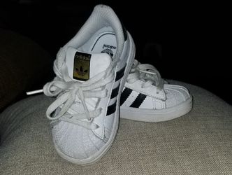 Toddler Adidas shoes size 6