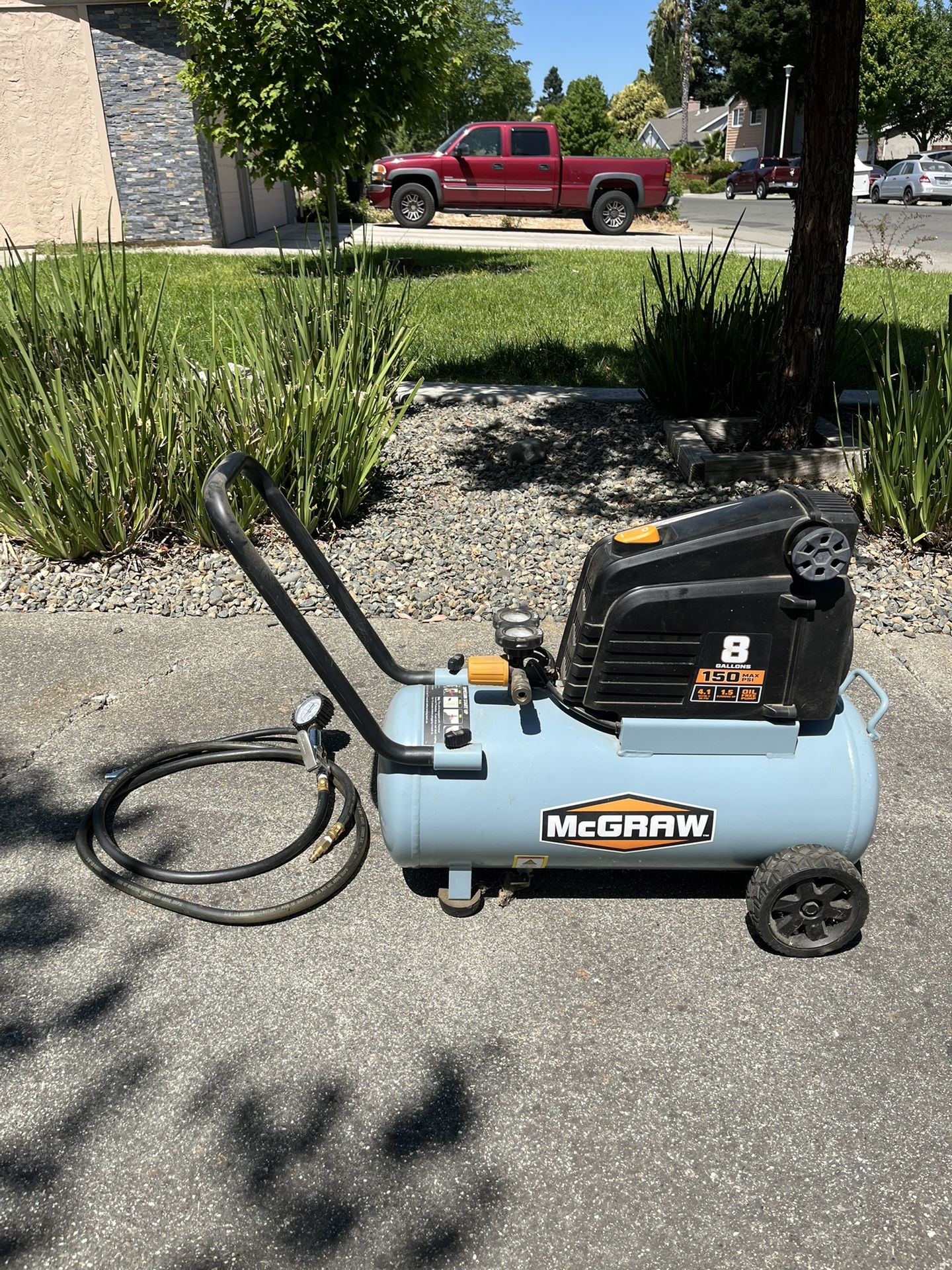 8 Gallon Air Compressor With Hose