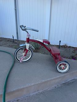 Radio Flyer Classic Red Kids Tricycle