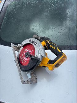 DeWalt circular saw brushless cordless 20V MAX 6-1/2-inch