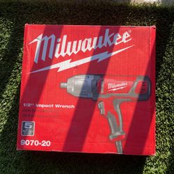New! Milwaukee 9070-20 1/2 in. Impact Wrench