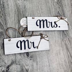 NWT! Mr. & Mrs. Rustic Shabby Chic Gray White Brown Twine Wooden Sign Wedding Reception Chair Decorations Bride And Groom