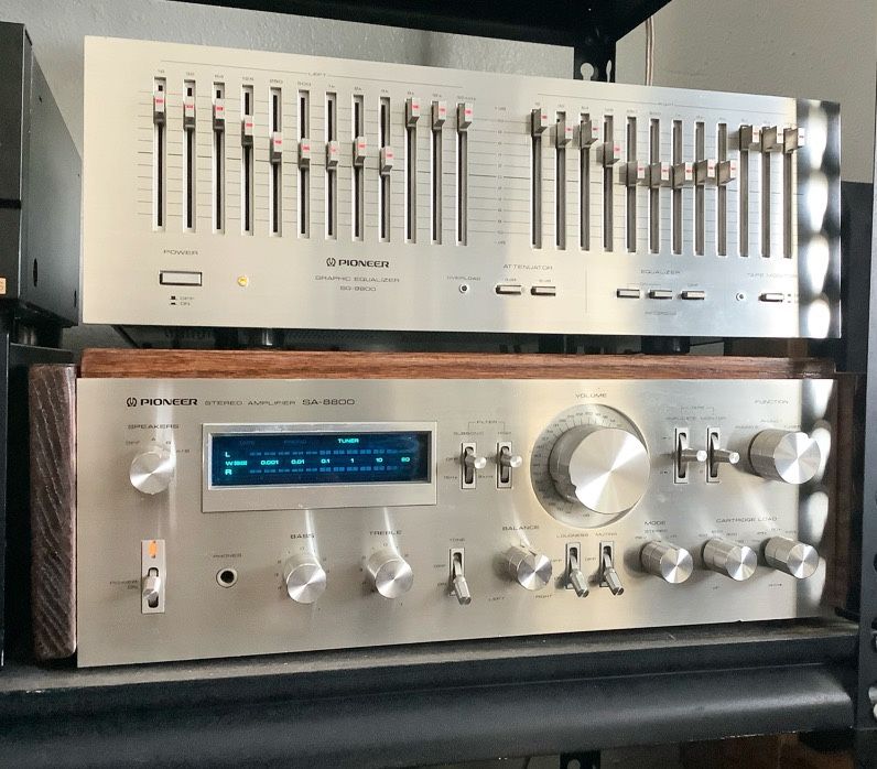 Pioneer SA-8800 Stereo Amplifier and SG-9800 Equalizer. Look and Work Great.