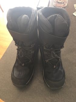 Boys snow boots 4