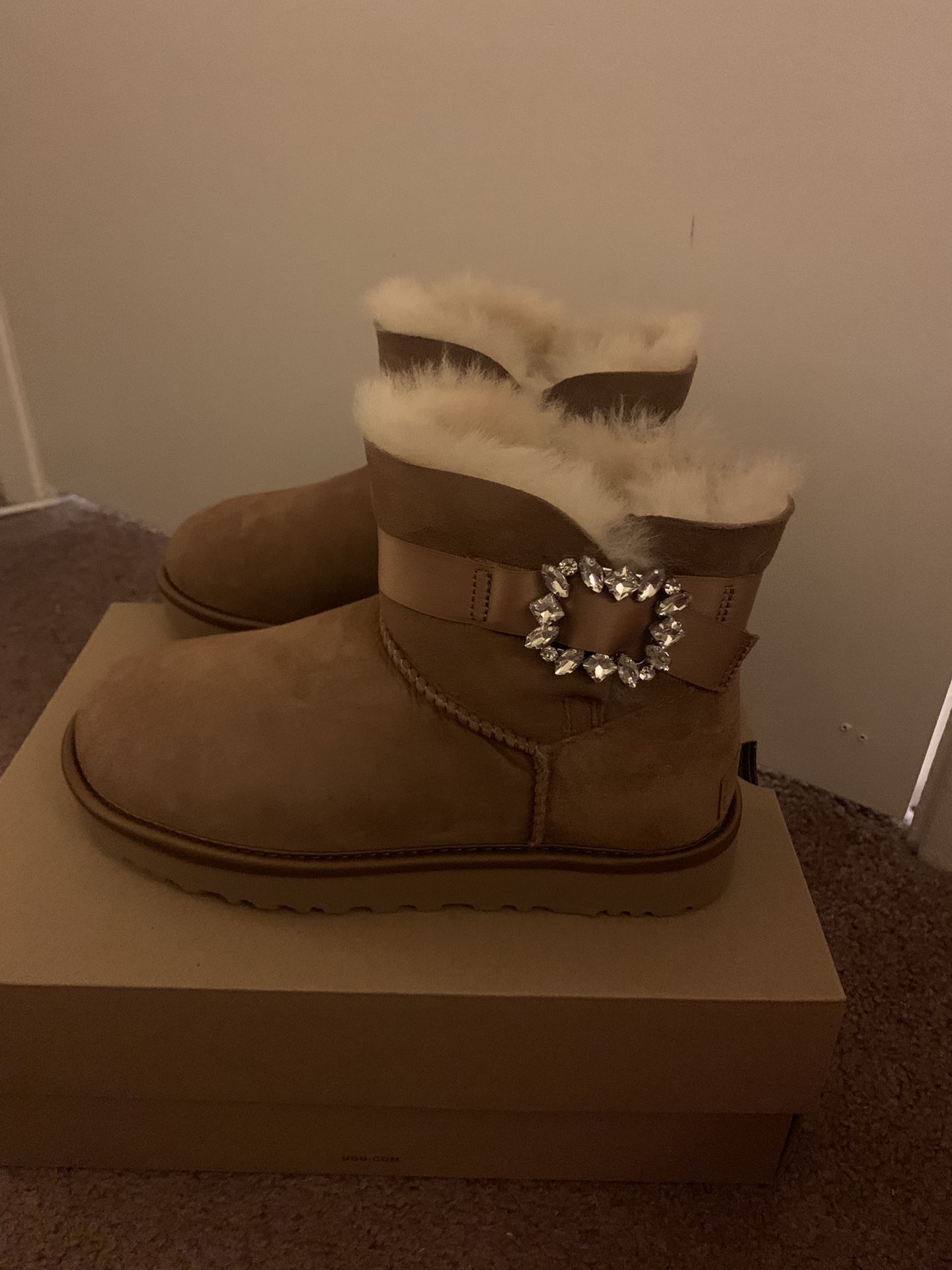 100% Authentic Brand New in Box UGG Classic Mini Side Brooch Boots / Women size 6, Women size 7 and Women size 8 / Color: Chestnut