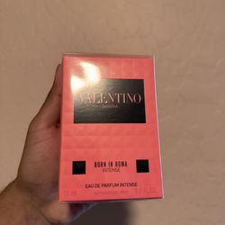 Valentino Donna Eau De Parfum Intense