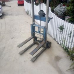 Manual Forklift 2500 Lb Lift 