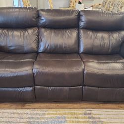 Leather Power Reclining Sofa with USB – Non-Smoking, No Pets