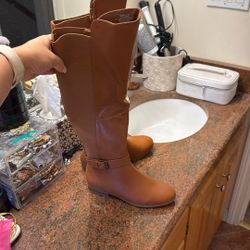 Brand New Tannish Brown Boots Style & Co, Size 5M